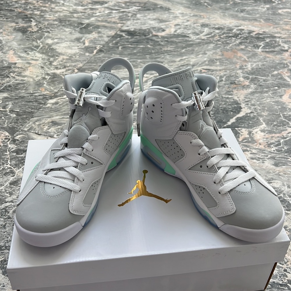 Womens Air Jordan retro 6